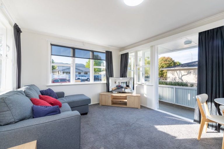 Photo of property in 1/400 Fergusson Drive, Heretaunga, Upper Hutt, 5018