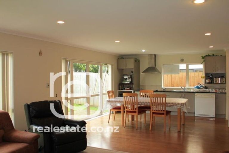 Photo of property in 28 Maypark Crescent, Flat Bush, Auckland, 2016