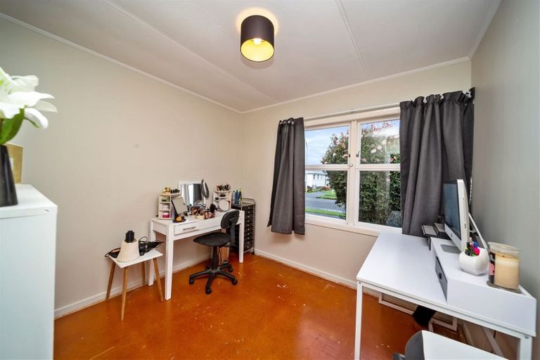 Photo of property in 5 Ngaio Place, Hawera, 4610