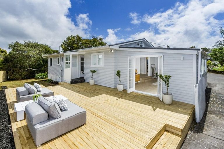 Photo of property in 2/22 Windy Ridge Road, Glenfield, Auckland, 0629