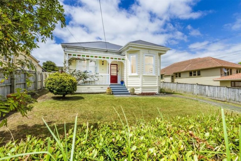 Photo of property in 15 Kawerau Avenue, Devonport, Auckland, 0624