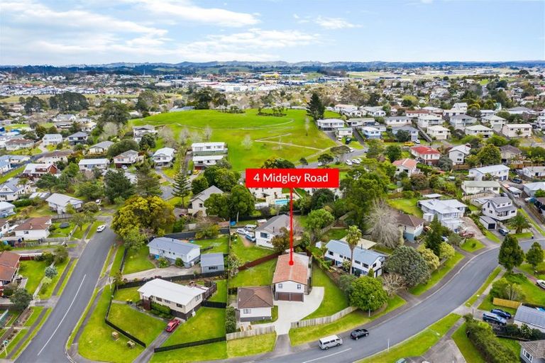 Photo of property in 4 Midgley Road, West Harbour, Auckland, 0618