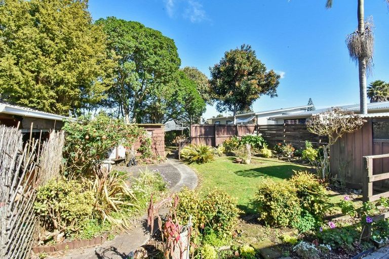 Photo of property in 51 Churchill Avenue, Manurewa, Auckland, 2102