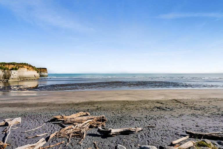 Photo of property in 18 Third Avenue, Urenui, 4377