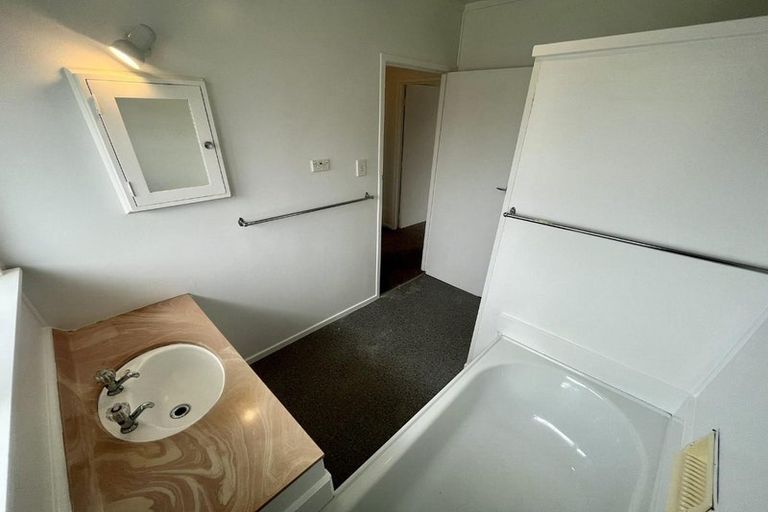 Photo of property in 3/124 Titirangi Road, New Lynn, Auckland, 0600