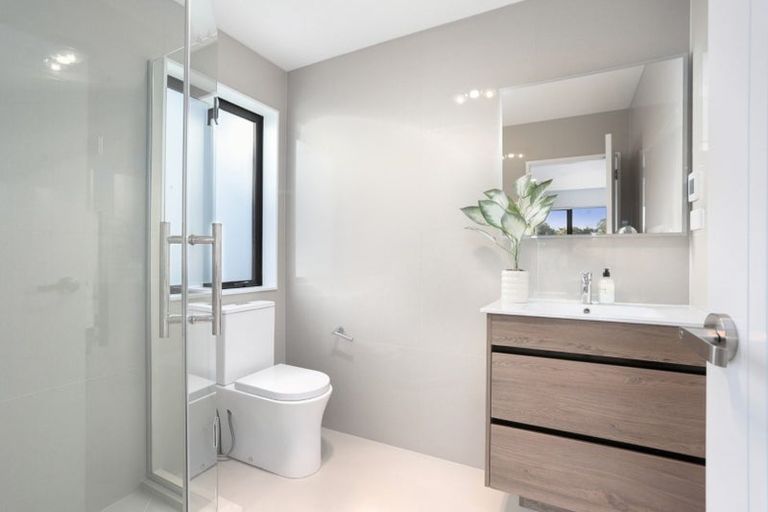 Photo of property in 37 Garton Drive, Massey, Auckland, 0614