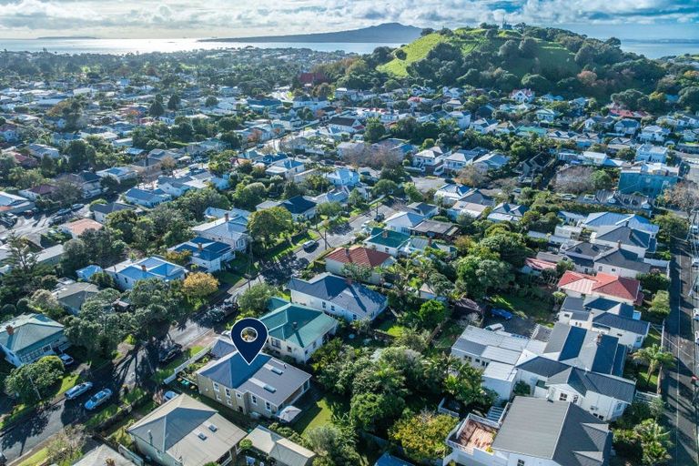 Photo of property in 15 Saint Leonards Road, Devonport, Auckland, 0624