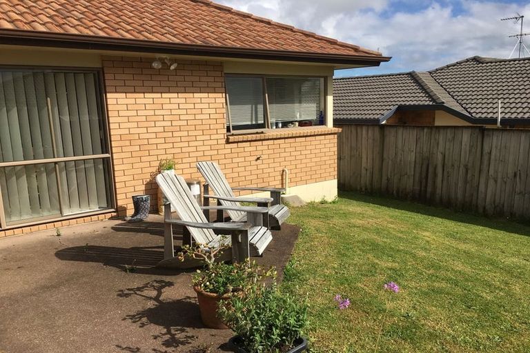 Photo of property in 10 Craigavon Drive, East Tamaki, Auckland, 2013