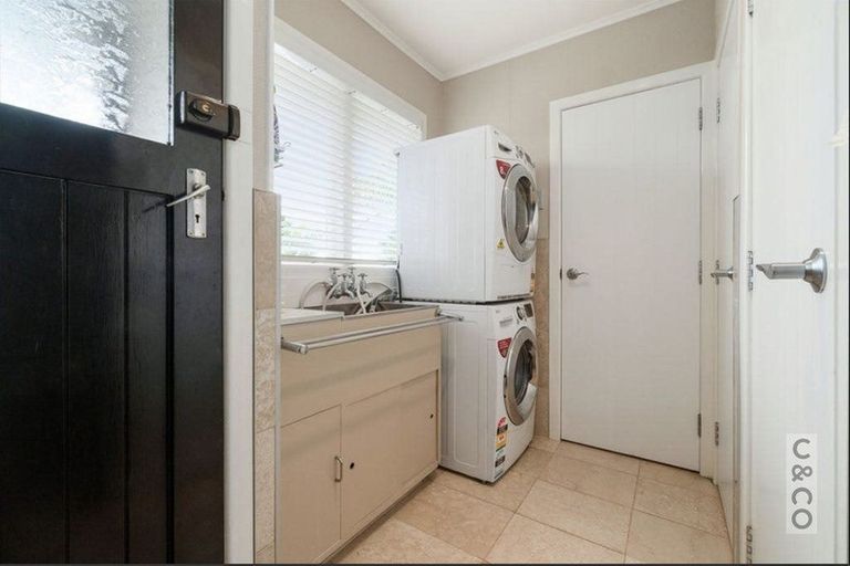 Photo of property in 94 Colwill Road, Massey, Auckland, 0614