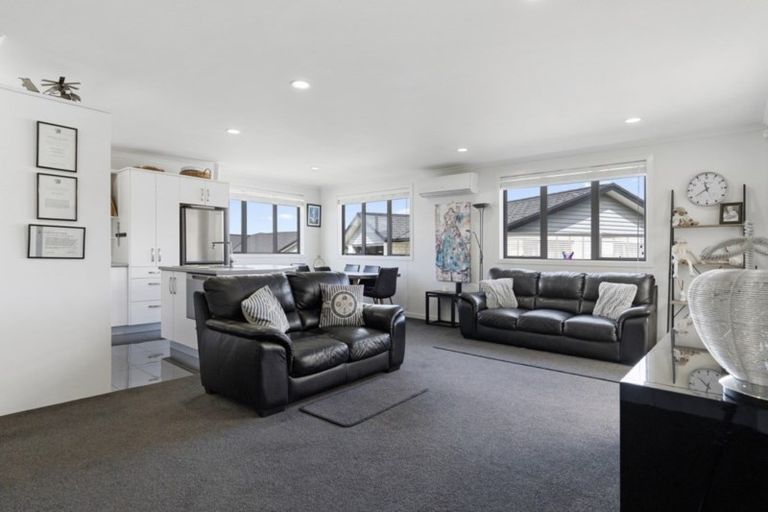 Photo of property in Waterview Estate, 6/4 Greystone Place, Omokoroa, 3114