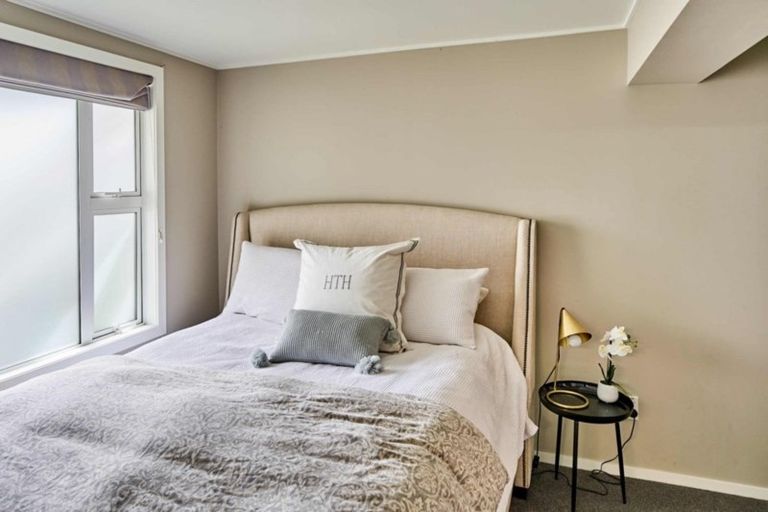 Photo of property in 47 Rona Street, Eastbourne, Lower Hutt, 5013