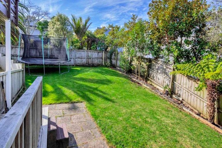 Photo of property in 1/2a Carlisle Road, Browns Bay, Auckland, 0630