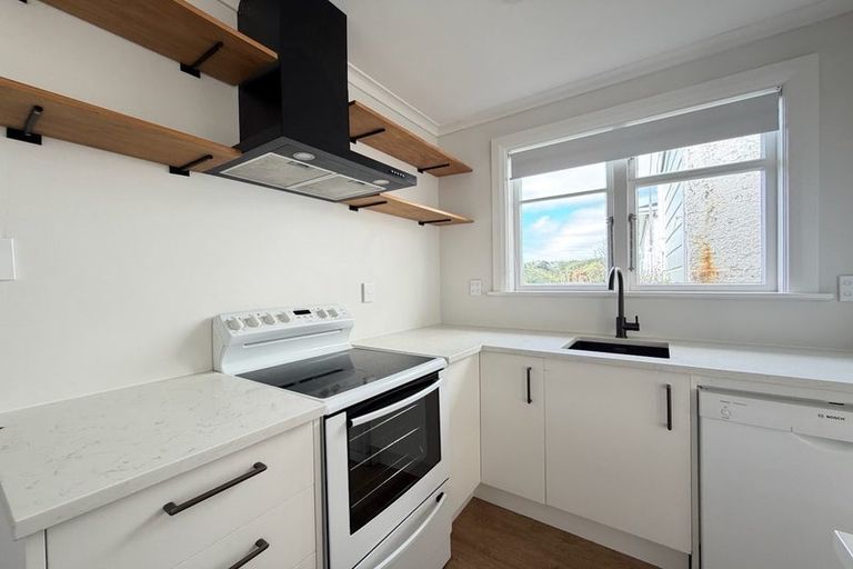 Photo of property in 12 Mertoun Terrace, Highbury, Wellington, 6012