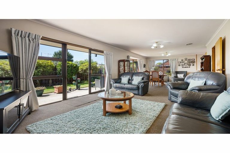 Photo of property in 2 Elsom Lane, Avonhead, Christchurch, 8042