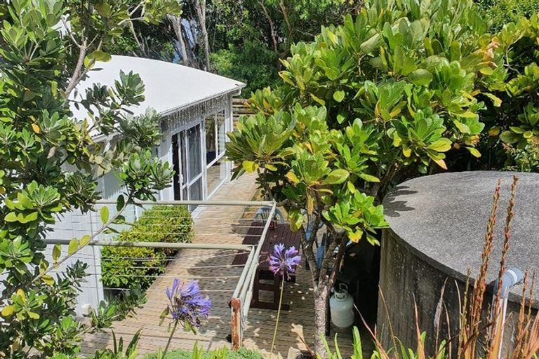 Photo of property in 18 Rewa Place, Russell, 0202