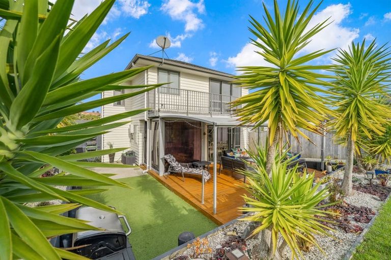 Photo of property in 18 Maylee Crescent, Gulf Harbour, Whangaparaoa, 0930