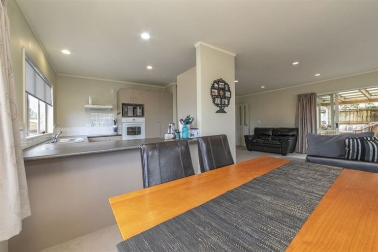 Photo of property in 5 Tellin Close, Massey, Auckland, 0614