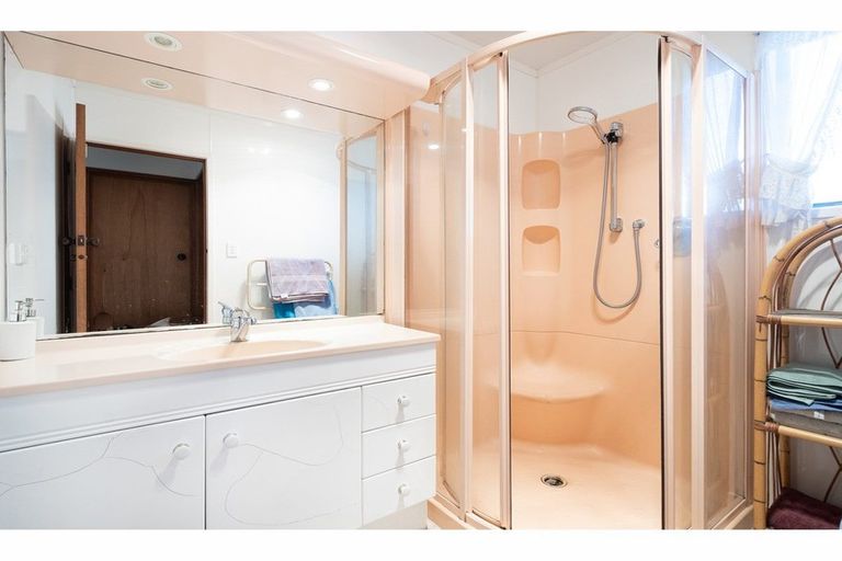 Photo of property in 10 Scarlet Drive, Ranui, Auckland, 0612