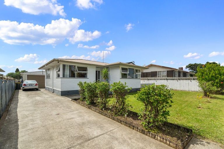 Photo of property in 3 Convair Crescent, Mangere, Auckland, 2022