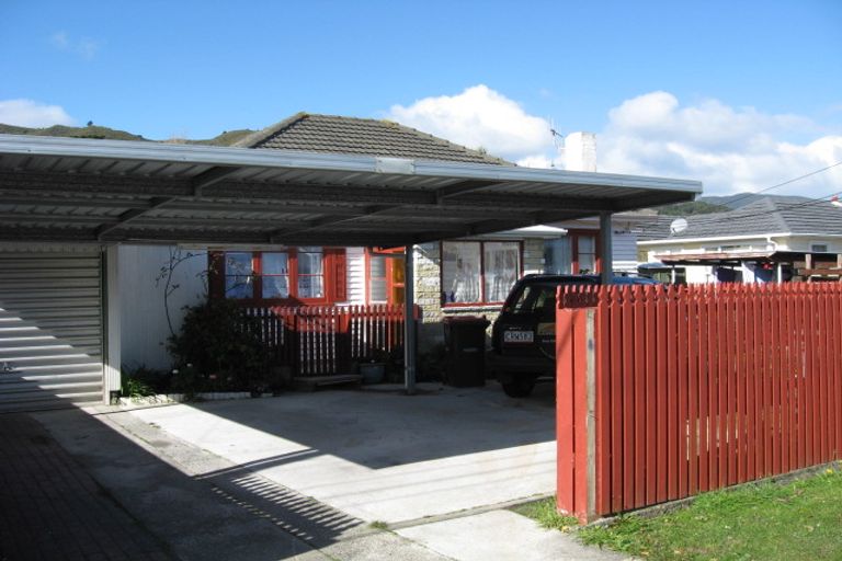 Photo of property in 52 Wellington Road, Wainuiomata, Lower Hutt, 5014