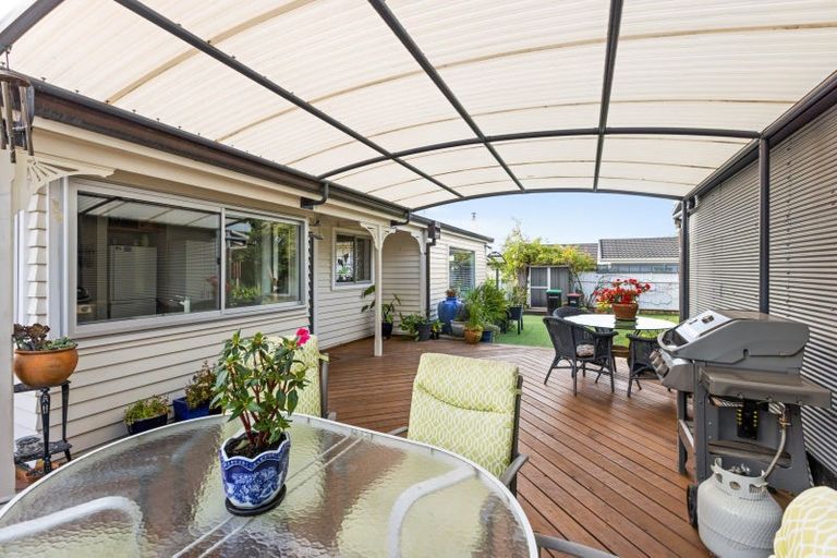 Photo of property in 11 Bowling Road, Greenmeadows, Napier, 4112