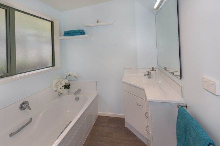 Photo of property in 4 Motutara Road, Oakura, Hikurangi, 0184