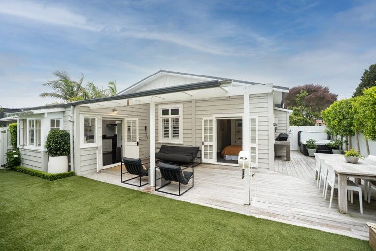 Photo of property in 63 Aramoana Avenue, Devonport, Auckland, 0624