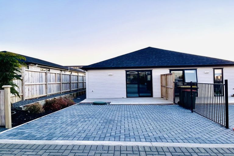 Photo of property in 6 Rorotu Avenue, Karaka, Papakura, 2113