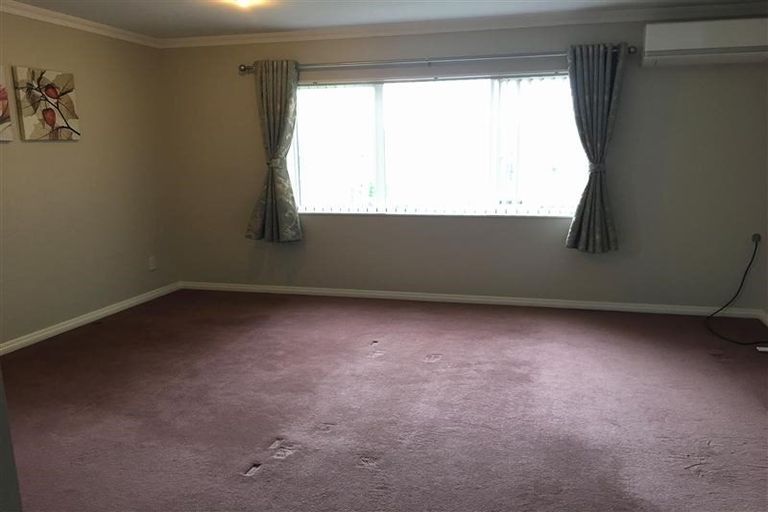 Photo of property in 1 Ballymore Drive, Pinehill, Auckland, 0632