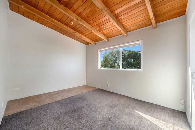 Photo of property in 46a Farquhar Road, Glendene, Auckland, 0602