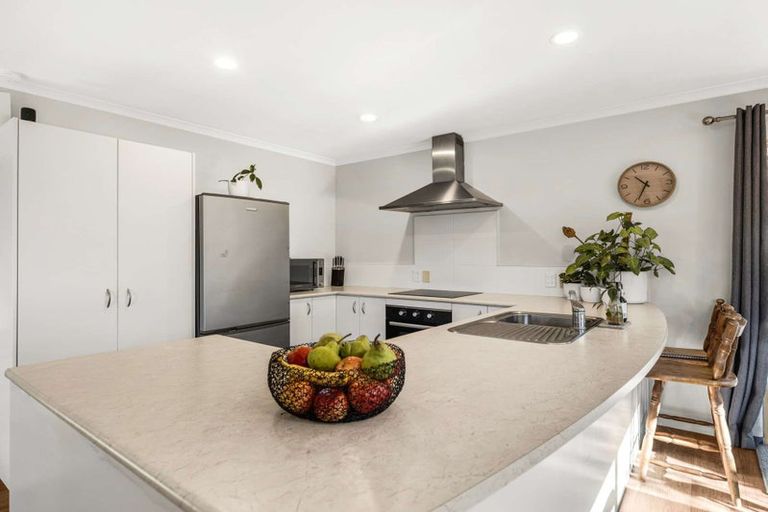 Photo of property in 36 Mandalay Place, Waiuku, 2123