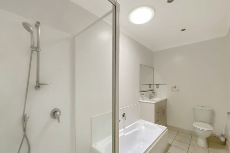 Photo of property in 11a Clearwater Cove, West Harbour, Auckland, 0618