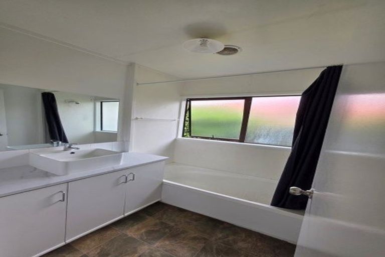 Photo of property in 2 Wallace Crescent, Glenholme, Rotorua, 3010