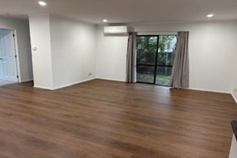 Photo of property in 3/17 Neta Grove, Henderson, Auckland, 0612