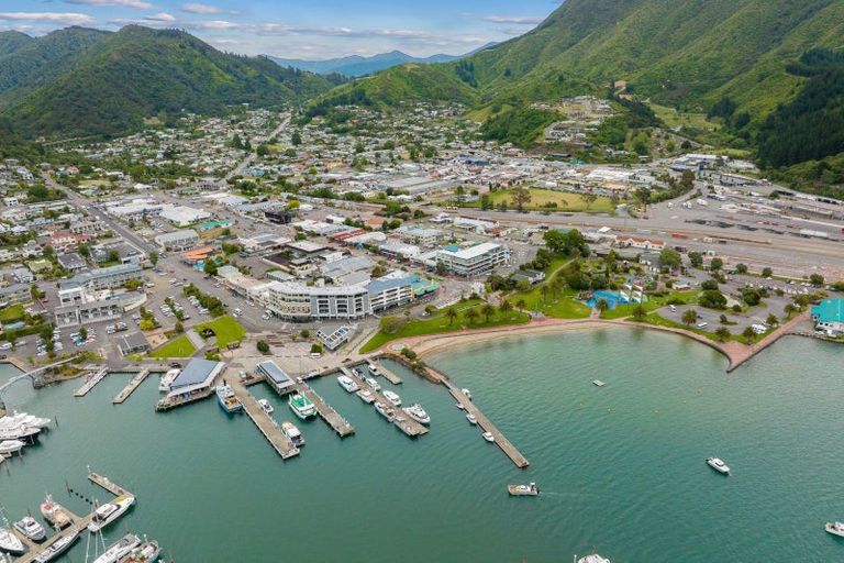 Photo of property in Oxleys Rock Apartments, 401/6 London Quay, Picton, 7220