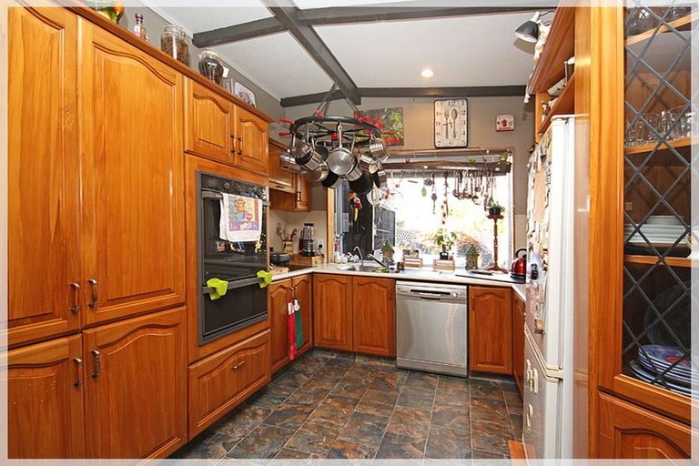 Photo of property in 99 Botanical Road, Takaro, Palmerston North, 4412