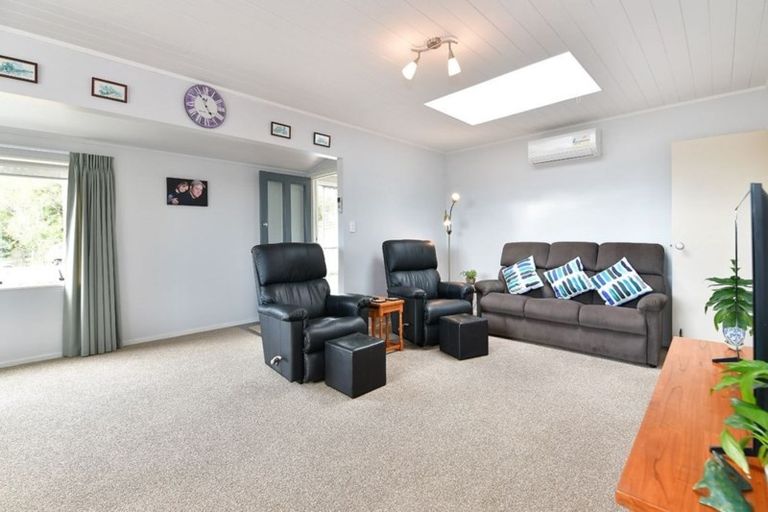 Photo of property in 2b St James Avenue, Helensville, 0800