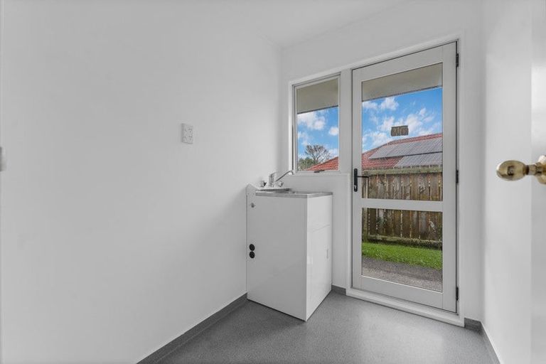 Photo of property in 17 Cretian Crescent, Henderson, Auckland, 0612
