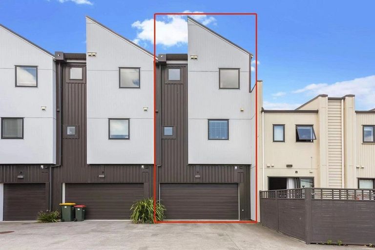 Photo of property in 27 De Havilland Road, Hobsonville, Auckland, 0618