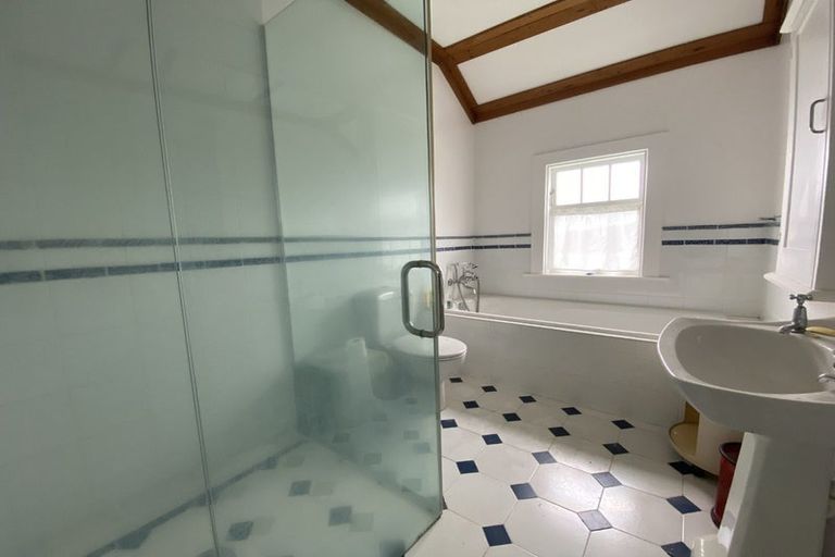 Photo of property in 57 The Crescent, Roseneath, Wellington, 6011