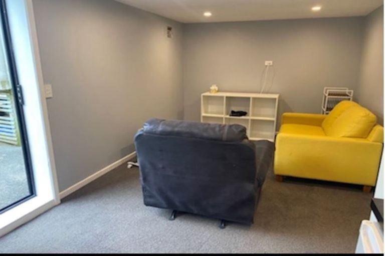 Photo of property in 53 Victory Crescent, Tawa, Wellington, 5028