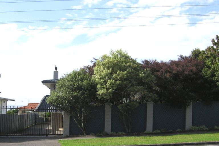 Photo of property in 233 Hobsonville Road, Hobsonville, Auckland, 0618