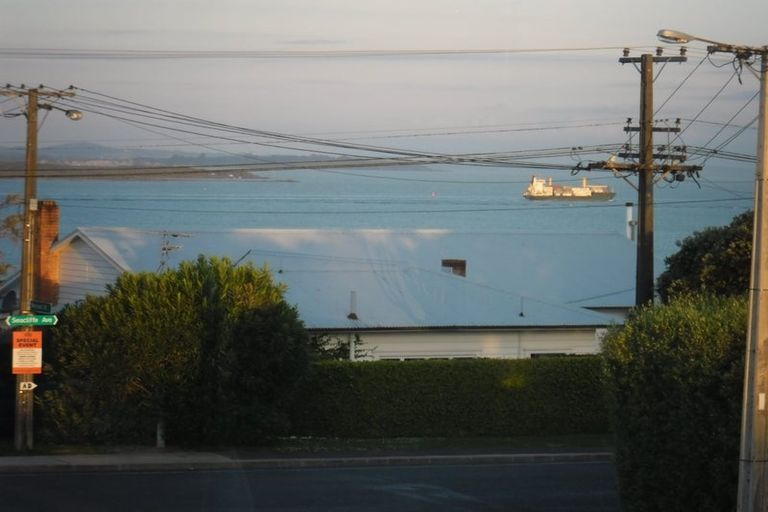 Photo of property in 3/7 Seacliffe Avenue, Belmont, Auckland, 0622