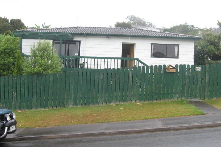 Photo of property in 1/4 Kupari Place, Totara Vale, Auckland, 0629
