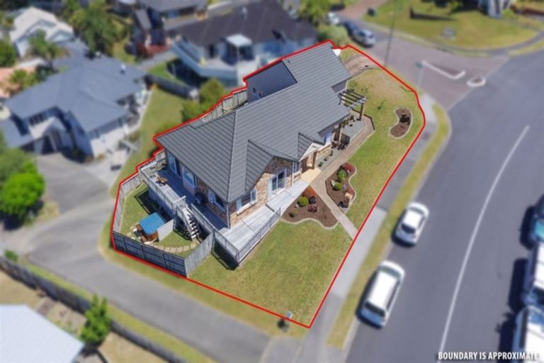 Photo of property in 22 Bluebird Crescent, Unsworth Heights, Auckland, 0632