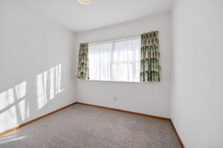 Photo of property in 84 Barrys Road, Glendene, Auckland, 0602