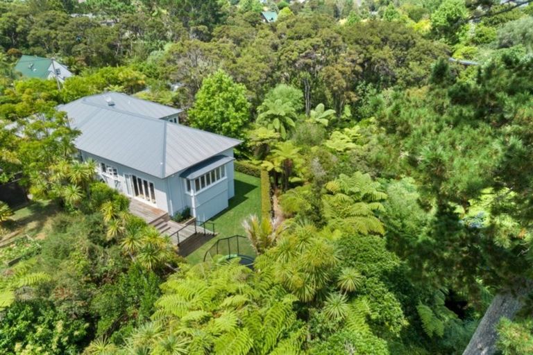 Photo of property in 33 Outlook Road, Greenhithe, Auckland, 0632