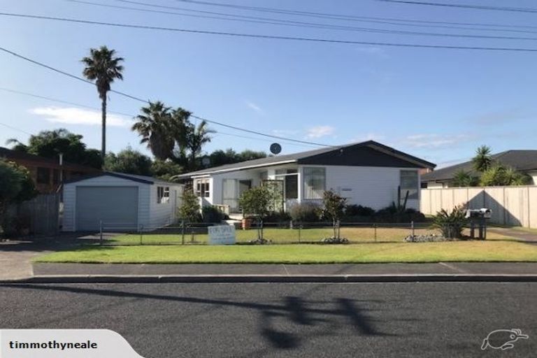Photo of property in 1/6 Empire Road, Orewa, 0931
