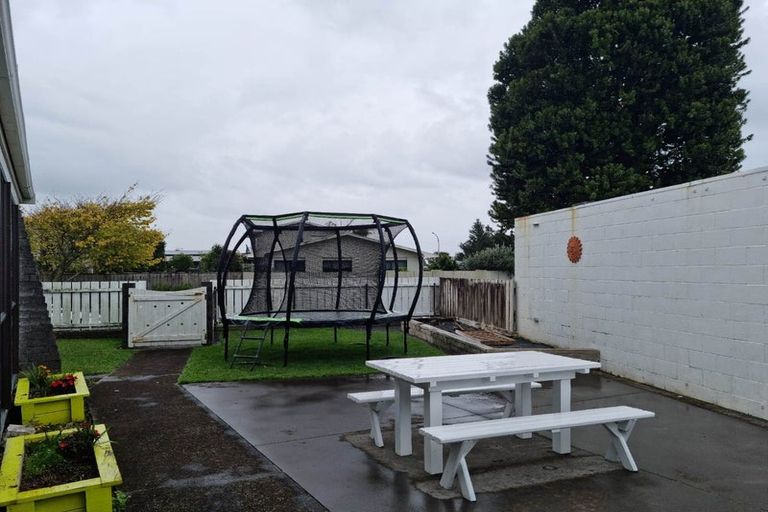 Photo of property in 72 Manu Crescent, Upper Vogeltown, New Plymouth, 4310