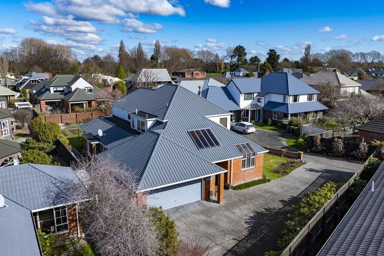 Photo of property in 18 Huntingdon Place, Avonhead, Christchurch, 8042